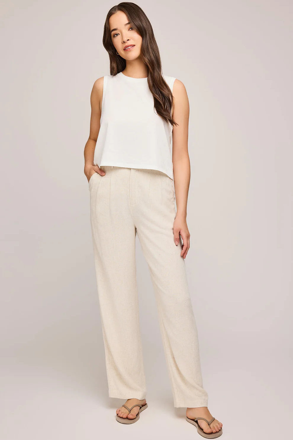 High waisted, wide legged, lightweight linen pants featuring an elastic waistband and side seem pockets.