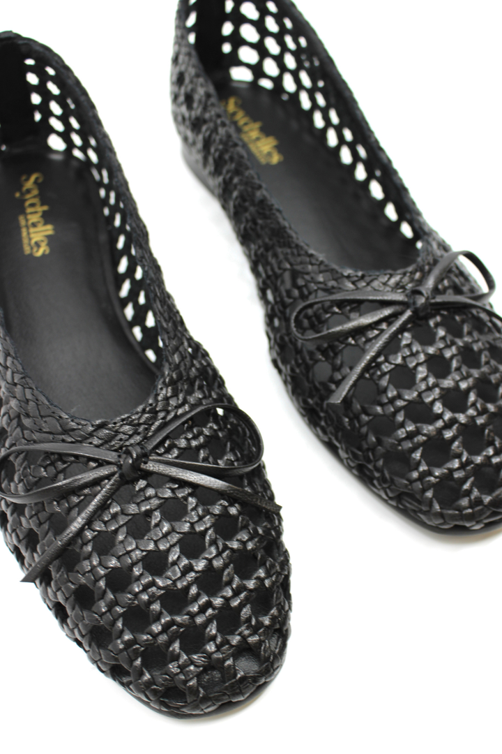 Seychelles Flagstaff in Black - Dear Lucy