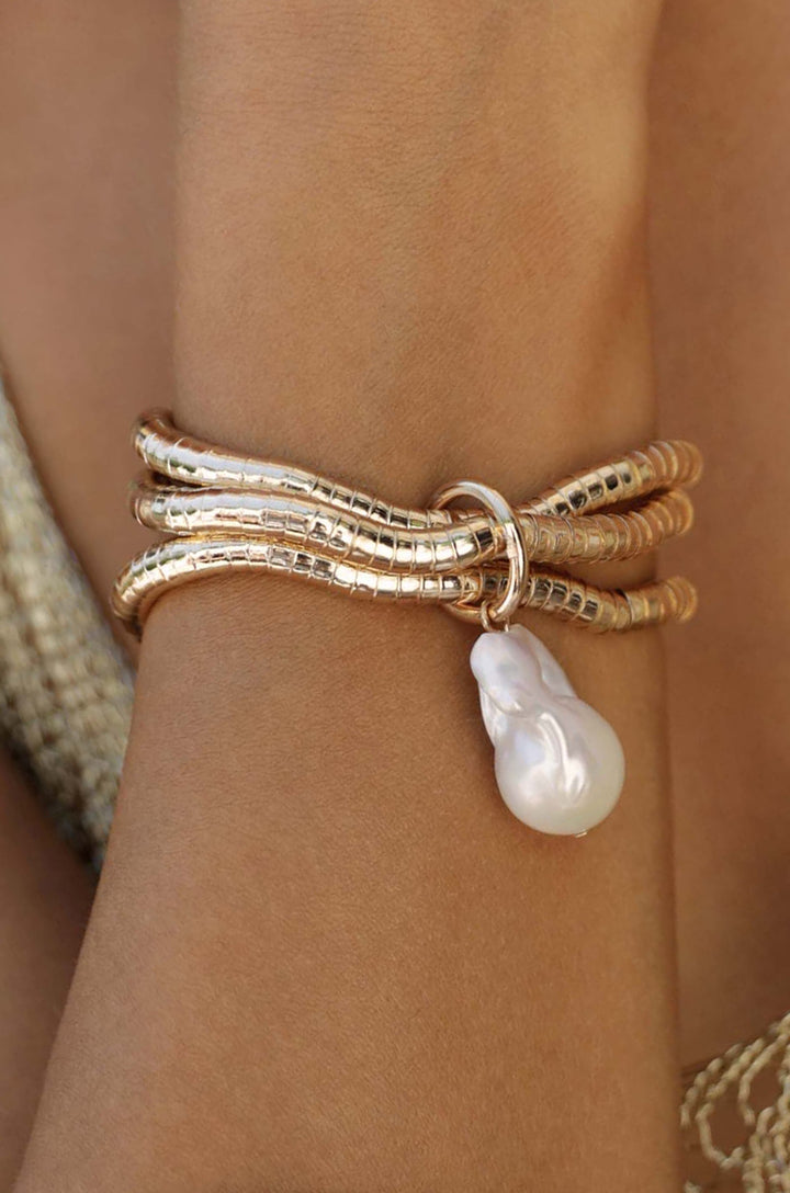 Liquid Gold and Pearl Stretch Bracelet - Dear Lucy