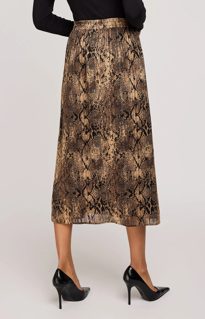 Midi skirt featuring, snake print, a slit and a front pleat 