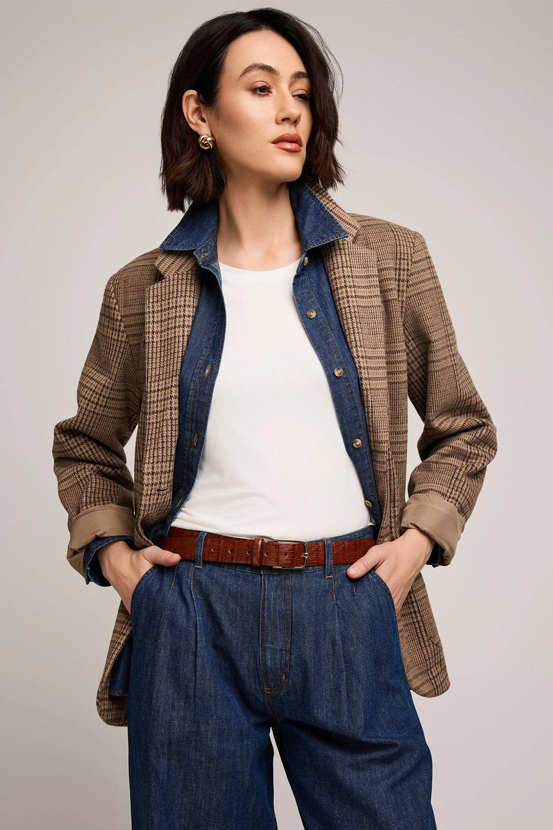 The Gentle Fawn Sapphira Jacket in Chocolate is a timeless layer designed for both comfort and style. Crafted from soft brushed fabric and fully lined.
