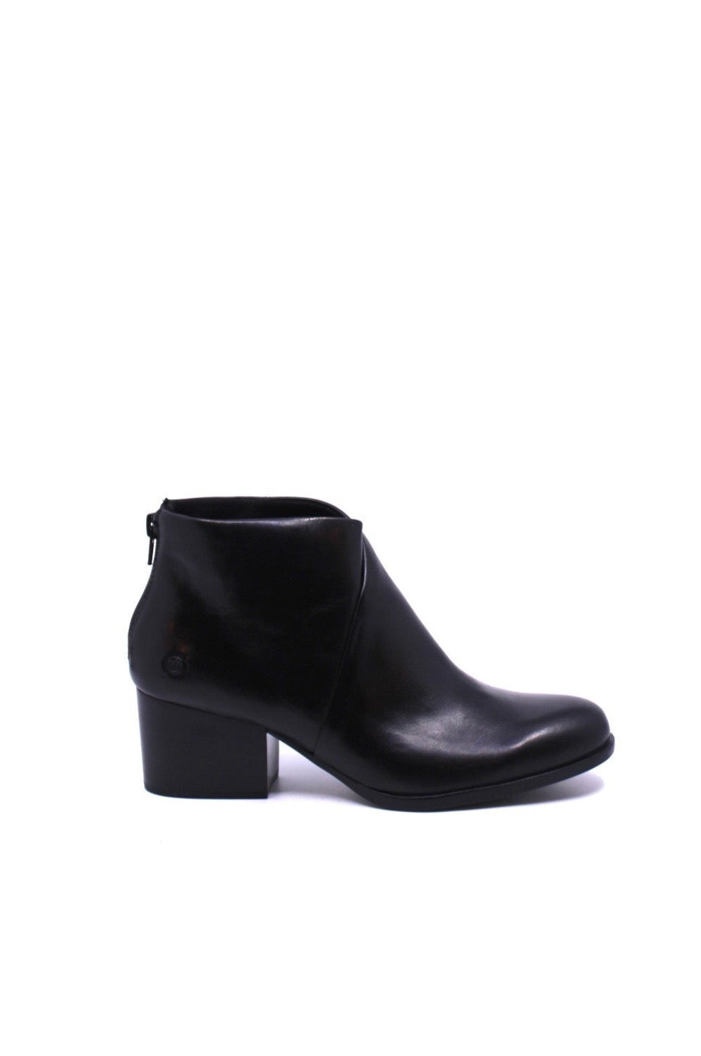 Born Kalie in Black