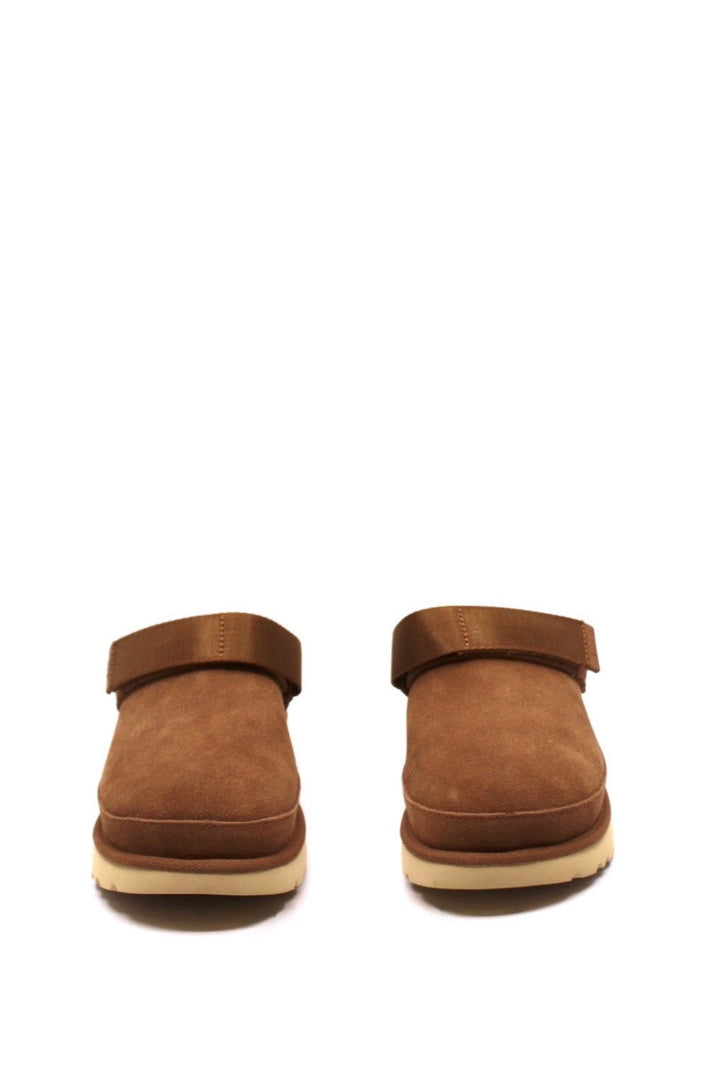 UGG® Goldenstar Clog Chestnut - Dear Lucy