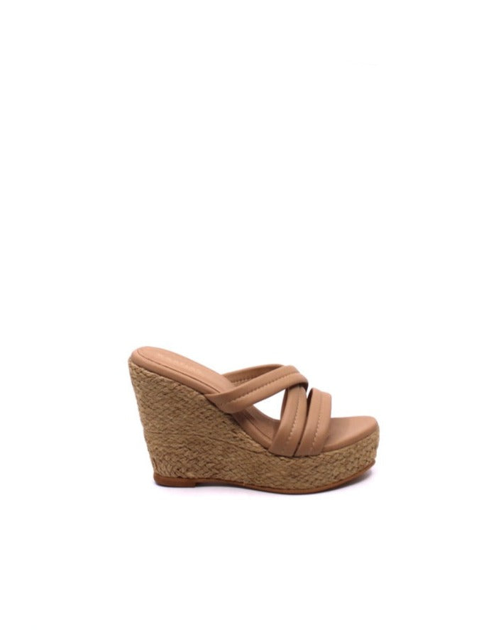 Kaanas San Vito Almond - Dear Lucy Timeless wedges that will be relevant season after season.Step into luxury with Kaanas San Vito in Almond - the perfect combination of classic style, comfort, and quality. Crafted with breathable materials, this must-have shoe is designed for the contemporary, fashion-forward man who values ultimate comfort.