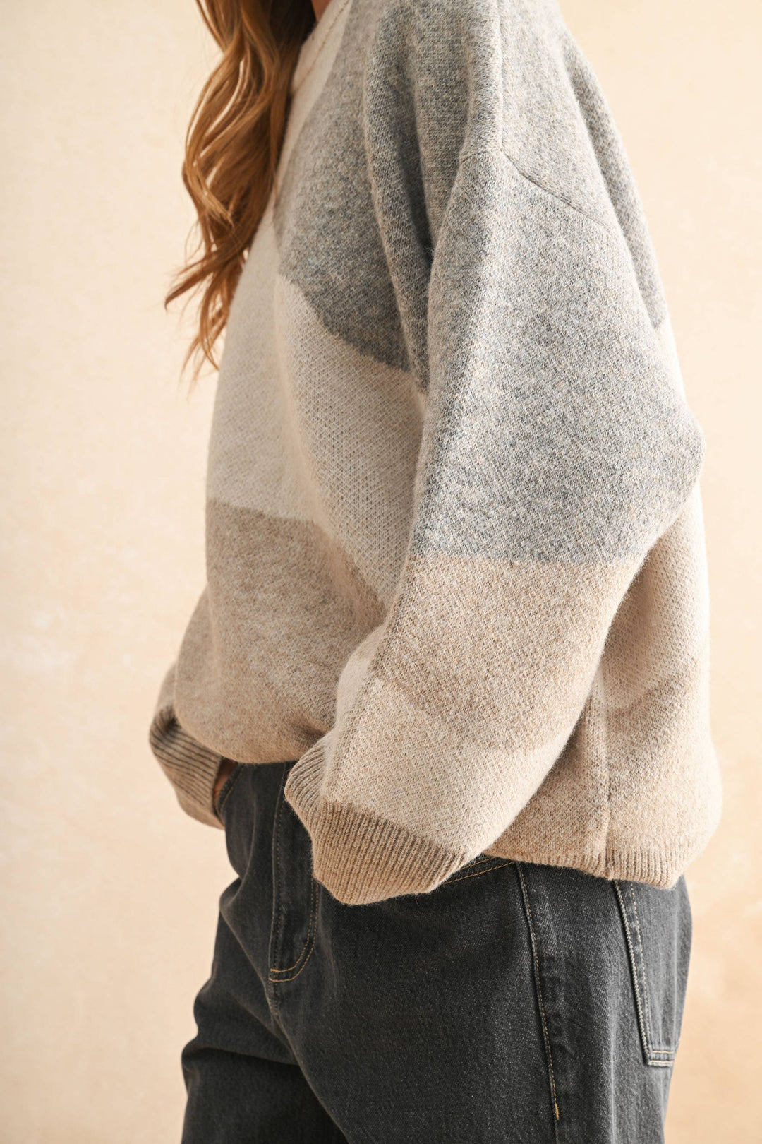 Crew neck sweater top with cream/grey detail