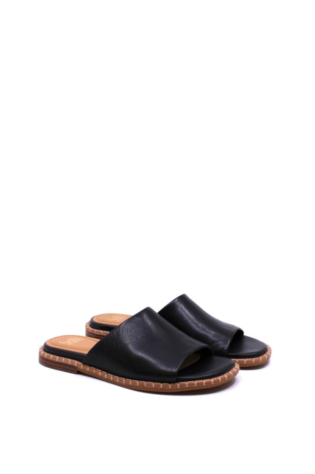 Leather lining
Leather-lined footbed, cushioned at ball, heel and arch with raised foam for added comfort
Flexible, slip-resistant TPR outsole with blanket stitched leather welt
Stacked heel