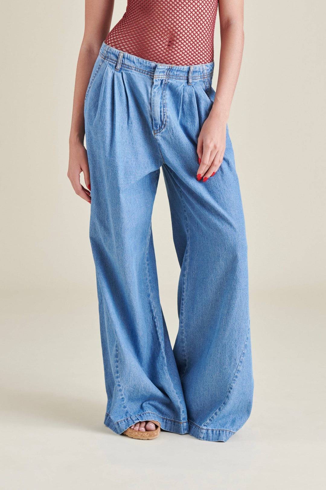 Steve Madden Starling Denim Pant - Whim BTQ Elevate your wardrobe with the must-have Steve Madden Starling Denim Pant. Made with high-quality blue denim, these flattering wide leg jeans feature pleats for added style and comfort