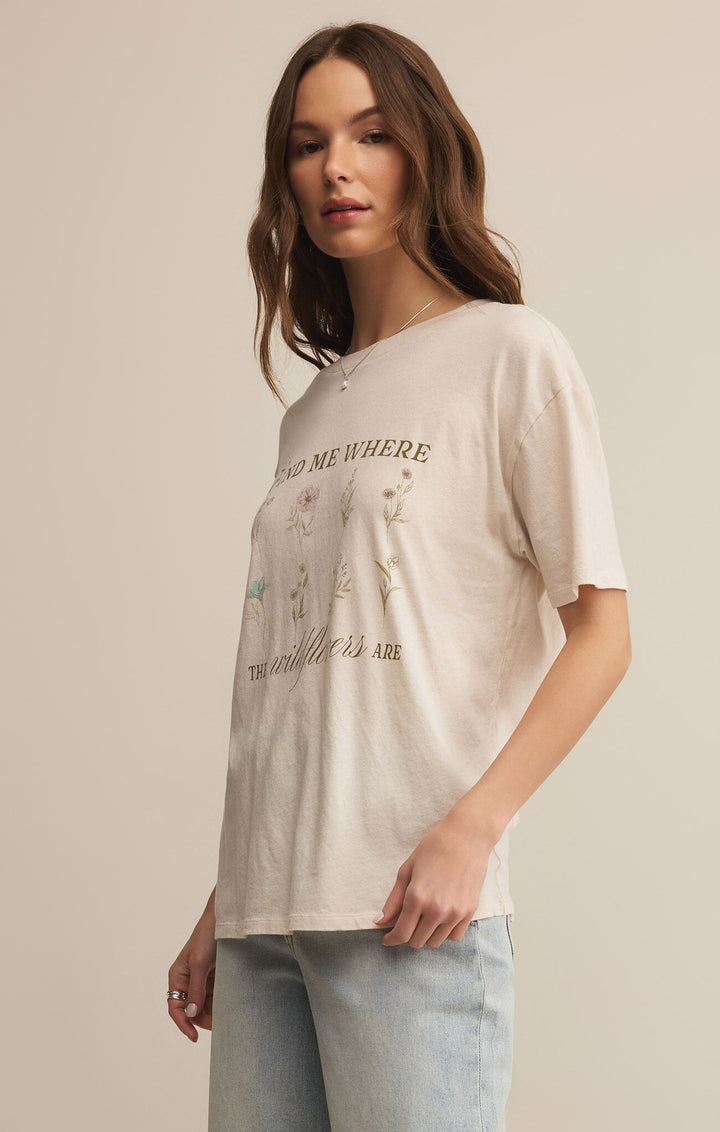 The Z Supply Boyfriend Wildflowers Tee brings vintage vibes and cozy comfort to your fall wardrobe. Made from soft cotton jersey, this relaxed-fit tee features an oversized silhouette, crew neckline, and a faded wildflower graphic that gives it a lived-in, well-loved feel.