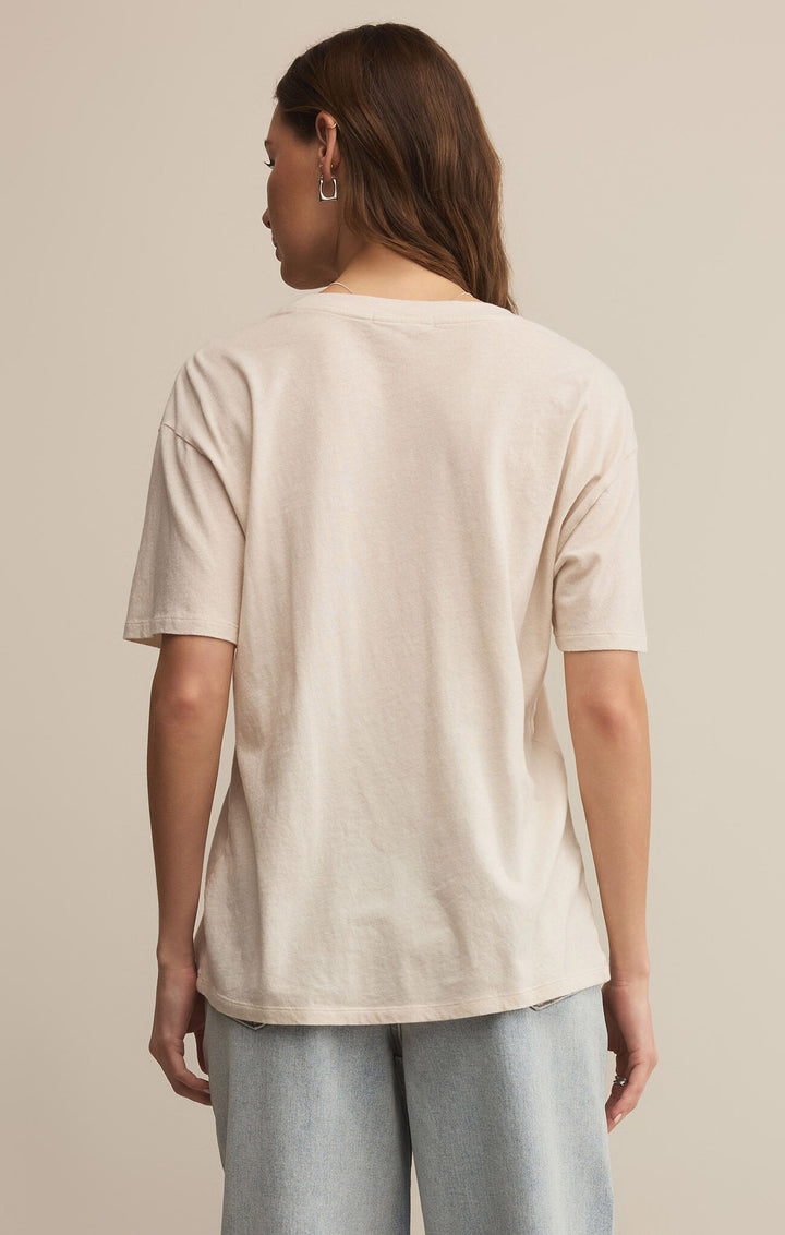 The Z Supply Boyfriend Wildflowers Tee brings vintage vibes and cozy comfort to your fall wardrobe. Made from soft cotton jersey, this relaxed-fit tee features an oversized silhouette, crew neckline, and a faded wildflower graphic that gives it a lived-in, well-loved feel.