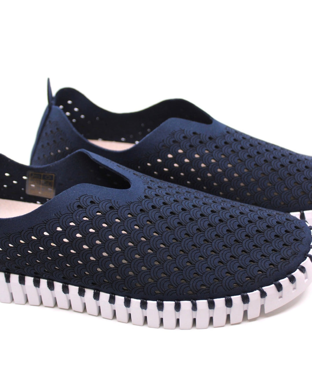 Ilse Jacobsen Tulip 139 Dark Indigo top view- Dear Lucy
Features a perforated design, flexible sole, and easy slip-on style with a rubber sole and flexible leather upper in dark indigo.