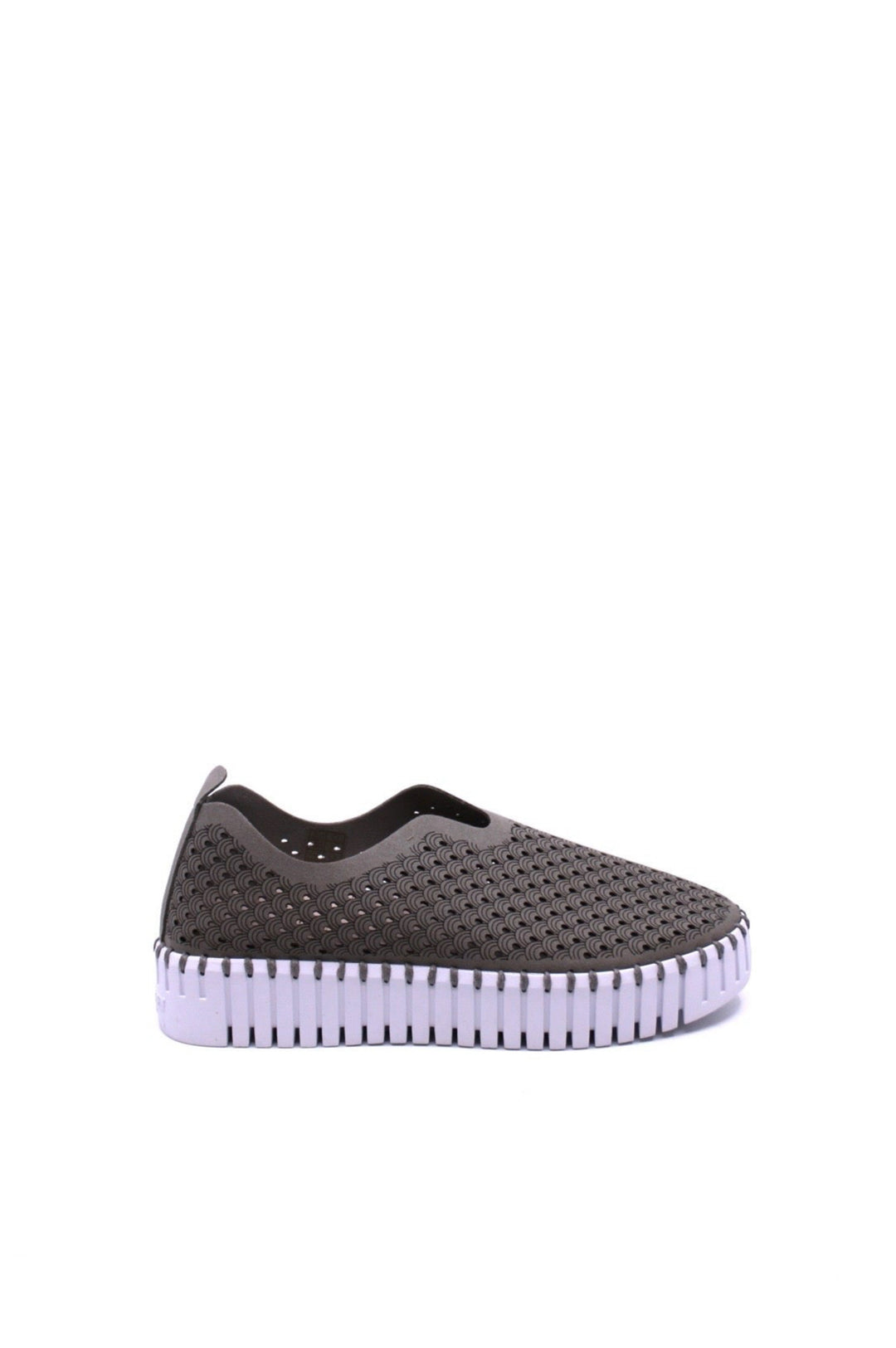 Ilse Jacobsen Tulip 3373 Platform Grey side view- Dear Lucy
Features a perforated design, flexible and platformed sole, and easy slip-on style with a rubber sole and flexible leather upper in grey. 