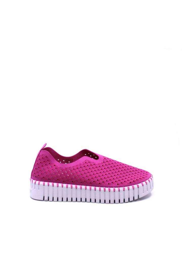 Ilse Jacobsen Tulip 3373 Platform Rose Violet side view- Dear Lucy
Features a perforated design, flexible and platformed sole, and easy slip-on style with a rubber sole and flexible leather upper in rose violet.