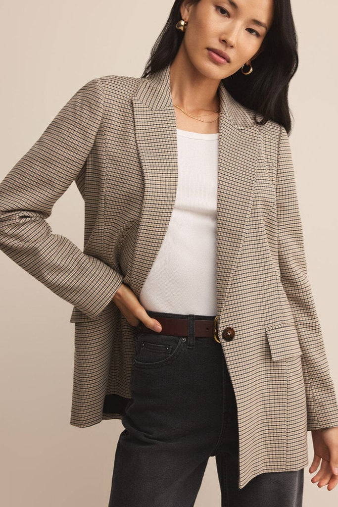 Z supply blazer featuring a tailored silhouette features a single-breasted design, and notched lape in multicolor plaid print