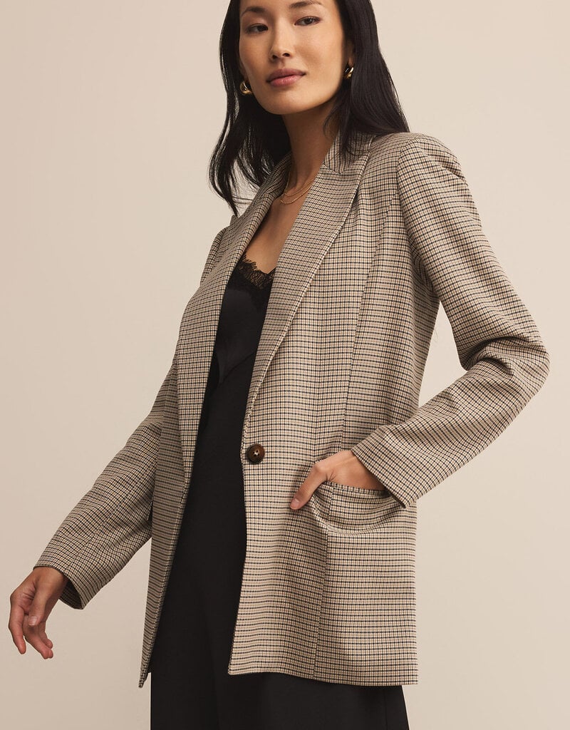 Z supply blazer featuring a tailored silhouette features a single-breasted design, and notched lape in multicolor plaid print