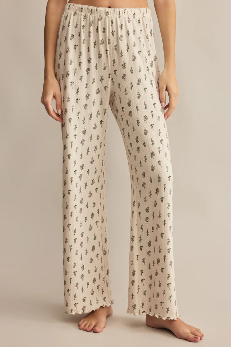 The Z Supply Sabrina Floral Pant brings a touch of romance to your fall lounge wardrobe. Made from a super-soft brushed knit, this high-rise pant features a wide-leg silhouette, elastic waistband, and an allover muted floral print that feels both feminine and relaxed.
