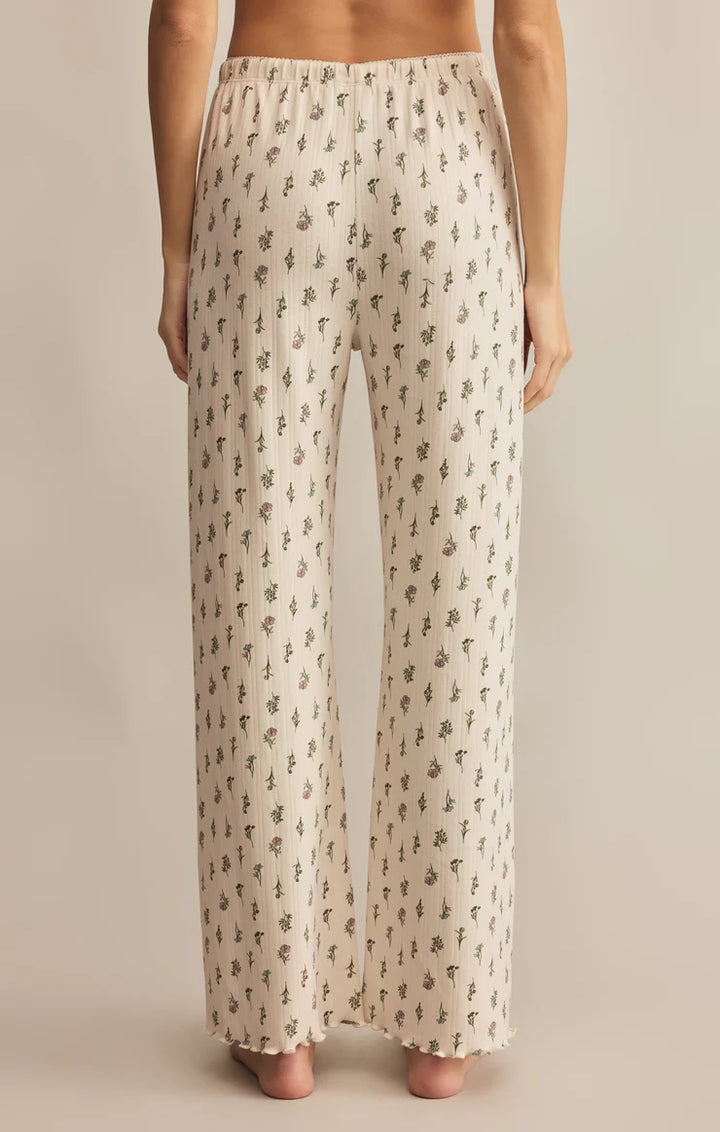 The Z Supply Sabrina Floral Pant brings a touch of romance to your fall lounge wardrobe. Made from a super-soft brushed knit, this high-rise pant features a wide-leg silhouette, elastic waistband, and an allover muted floral print that feels both feminine and relaxed.