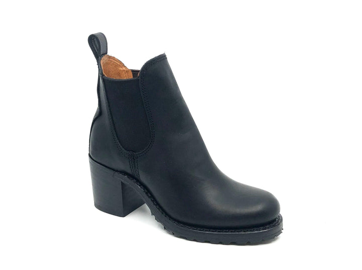 Frye Sabrina Chelsea Black - Dear Lucy