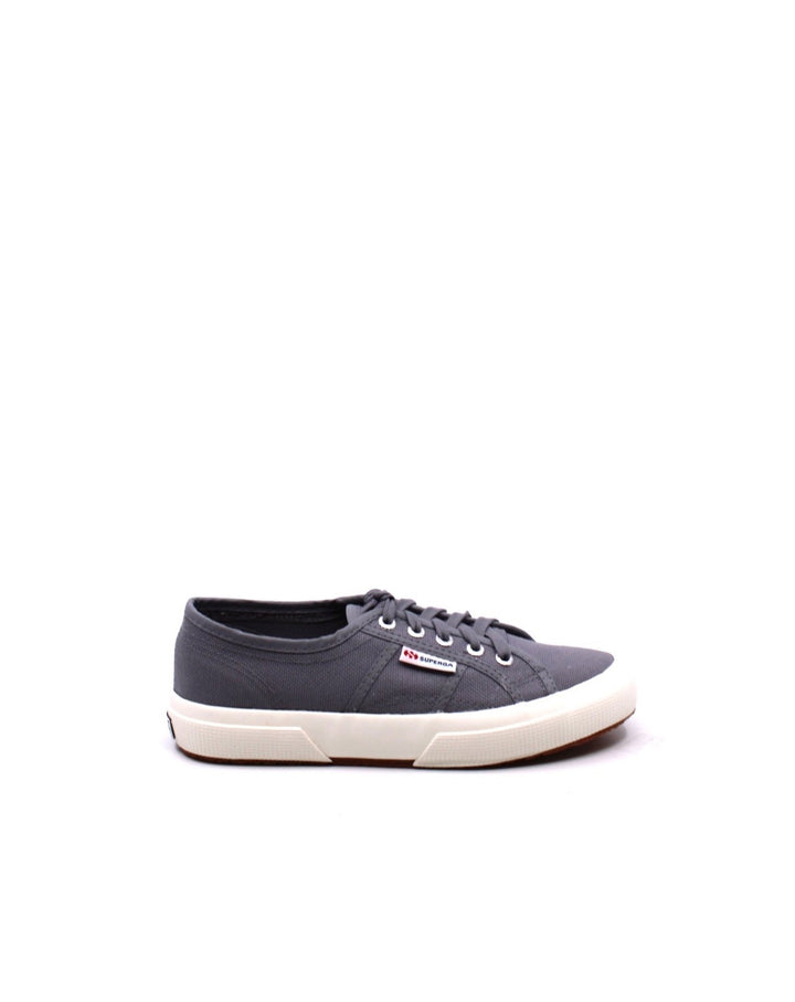 Superga 2750 Cotu Classic Grey Bluish - Dear Lucy Sturdy cotton unlined canvas upper
Lace-up closure with metal eyelets for an adjustable fit
Loop signature tag at side
Cushioned footbed provides sustained comfort for all-day wear
Natural rubber, crepe-textured outsole offers traction and durability
Platform measures approximately 1" high&nbsp;