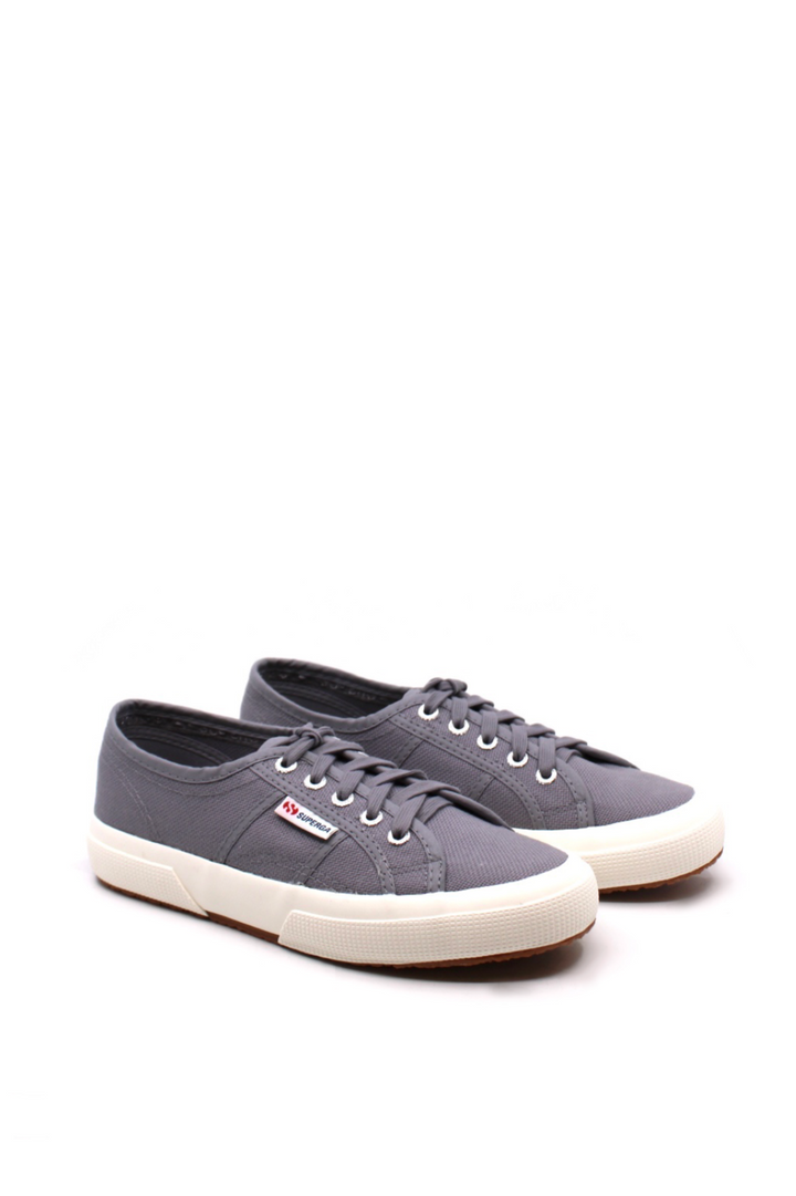 Superga 2750 Cotu Classic Grey Bluish - Dear Lucy Sturdy cotton unlined canvas upper
Lace-up closure with metal eyelets for an adjustable fit
Loop signature tag at side
Cushioned footbed provides sustained comfort for all-day wear
Natural rubber, crepe-textured outsole offers traction and durability
Platform measures approximately 1" high&nbsp;