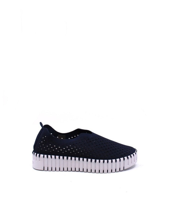Ilse Jacobsen Tulip 3373 Platform Dark Indigo side view - Dear Lucy
Features a perforated design, flexible and platformed sole, and easy slip-on style with a rubber sole and flexible leather upper in dark indigo.